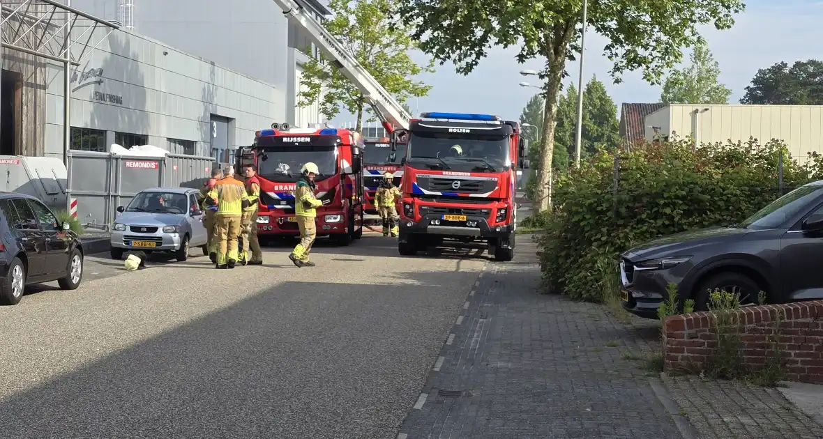 Bedrijf ontruimd door brand in bedrijfshal - Foto 1