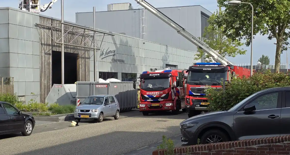 Bedrijf ontruimd door brand in bedrijfshal - Foto 3