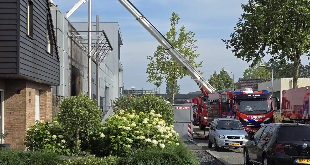 Bedrijf ontruimd door brand in bedrijfshal - Foto 4