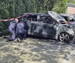 Na dagen van onrust, twee auto's afgebrand
