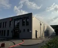 Brand in bedrijfspand brandweer groots ingezet