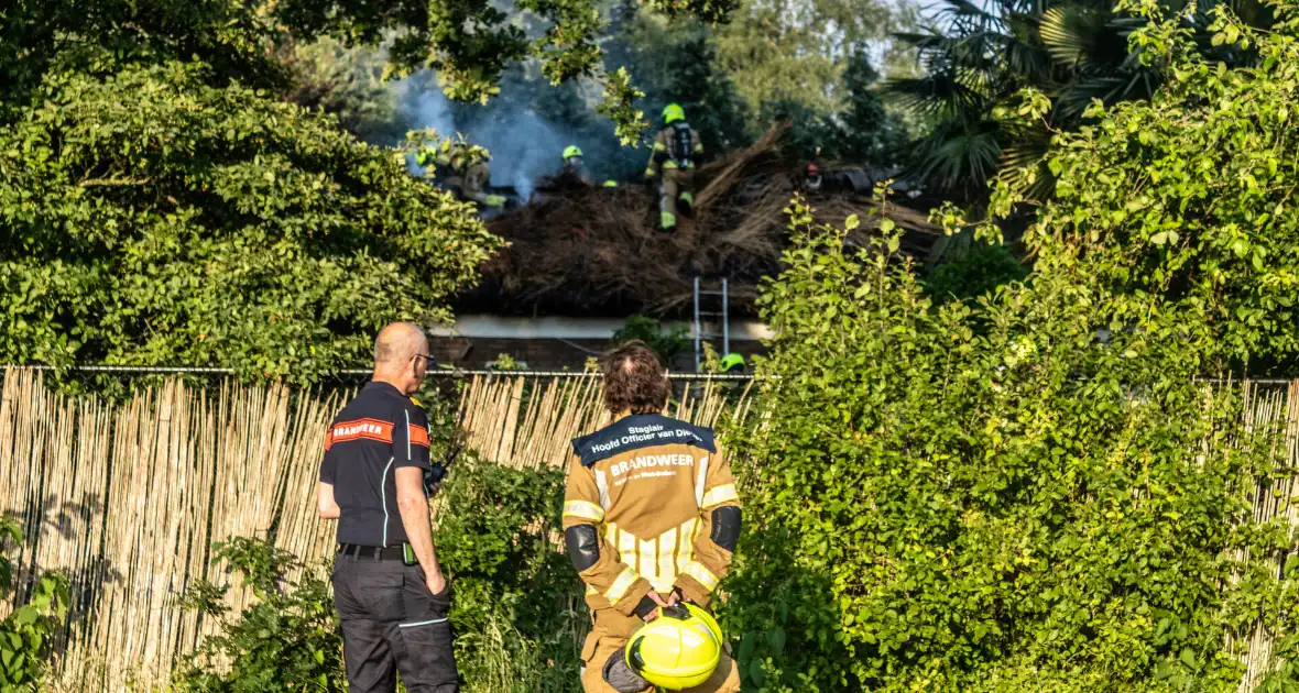 Veel schade na brand in schuur - Foto 1