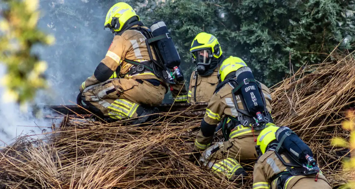 Veel schade na brand in schuur - Foto 3