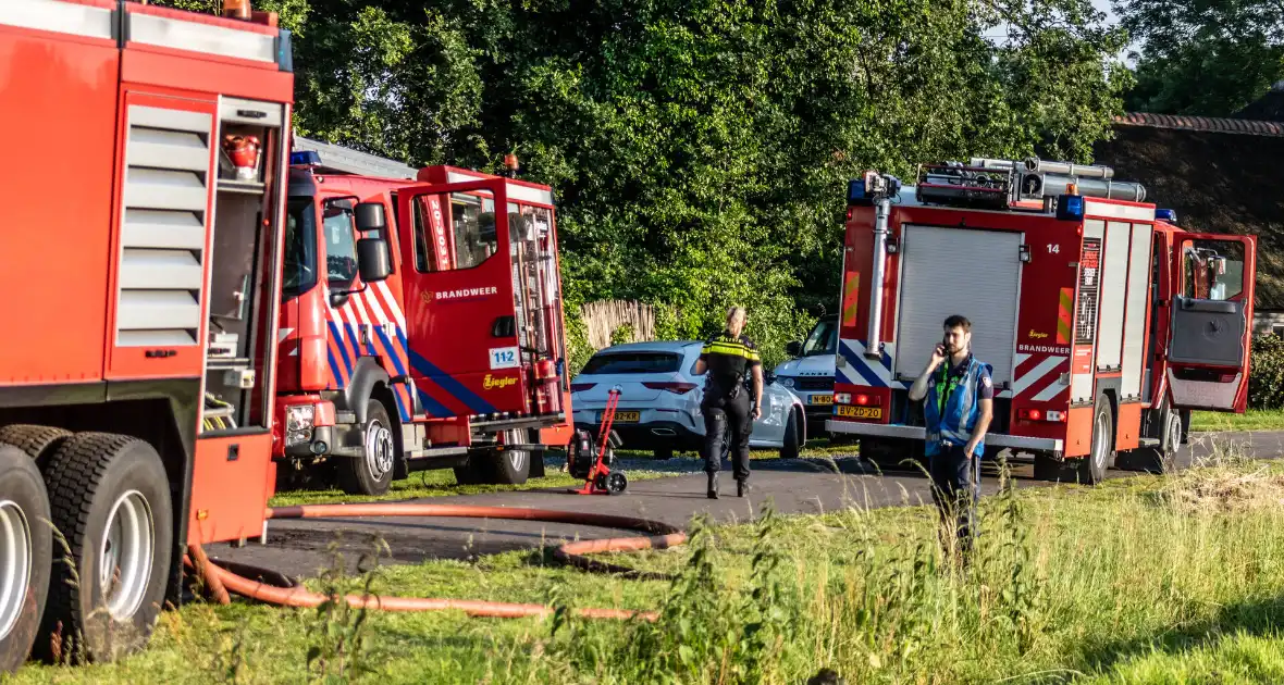 Veel schade na brand in schuur - Foto 6