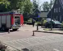 Autobrand in woonwijk, brandweer aanwezig