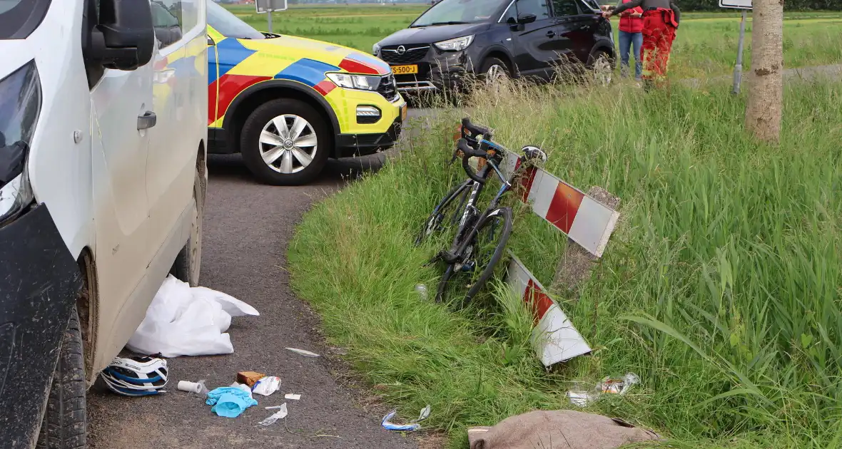 Wielrenner gewond bij botsing met bestebus