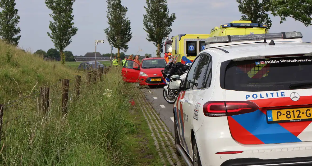 Wielrenner gewond bij botsing met bestebus - Foto 8