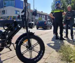 Fatbiker schept andere fietser