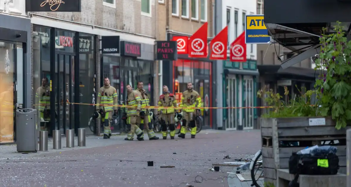 Veel schade na plofkraak pinautomaat - Foto 10