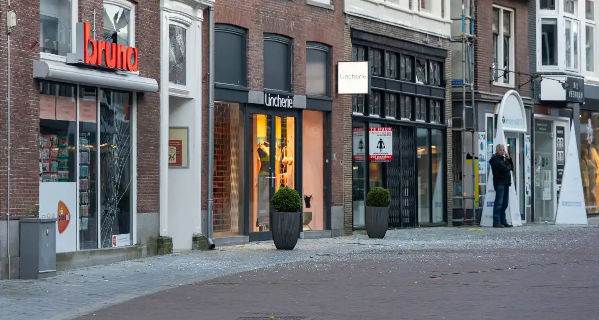 Veel schade na plofkraak pinautomaat - Foto 16
