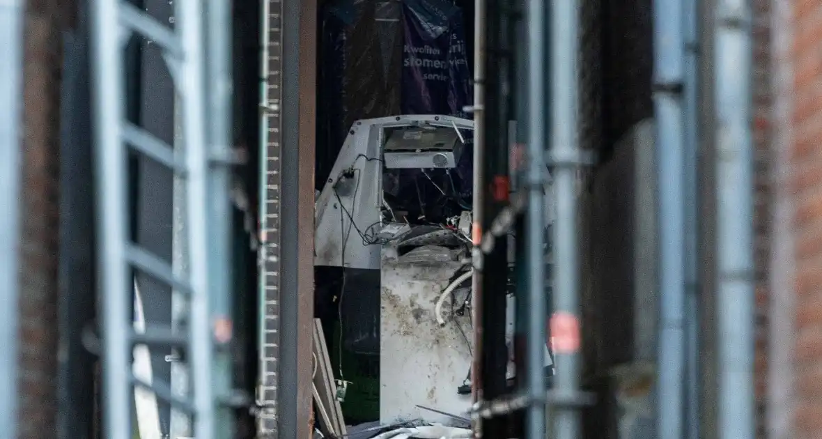 Veel schade na plofkraak pinautomaat - Foto 5