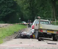 Omzittenden motor zwaargewond bij aanrijding