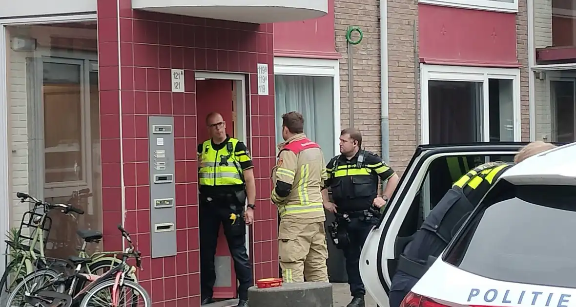 Brandweer assisteert politie bij inzet in woning - Foto 4