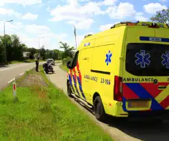 Motor bestuurder verliest passagier tijdens keren