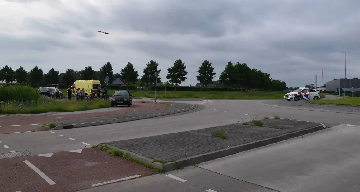 Driewiel motor rijder botst achterop twee auto's - Foto 6