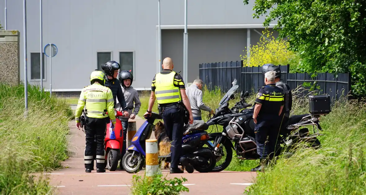 Scooterrijder belandt in sloot tijdens achtervolging