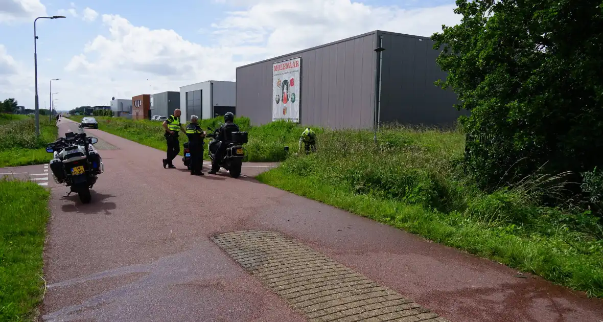Scooterrijder belandt in sloot tijdens achtervolging - Foto 1