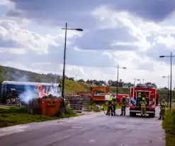 Bouwcontainer in brand gestoken