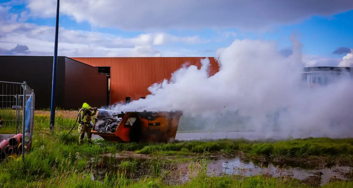 Bouwcontainer in brand gestoken - Foto 2