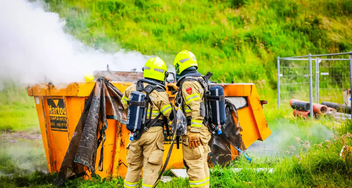 Bouwcontainer in brand gestoken - Foto 5