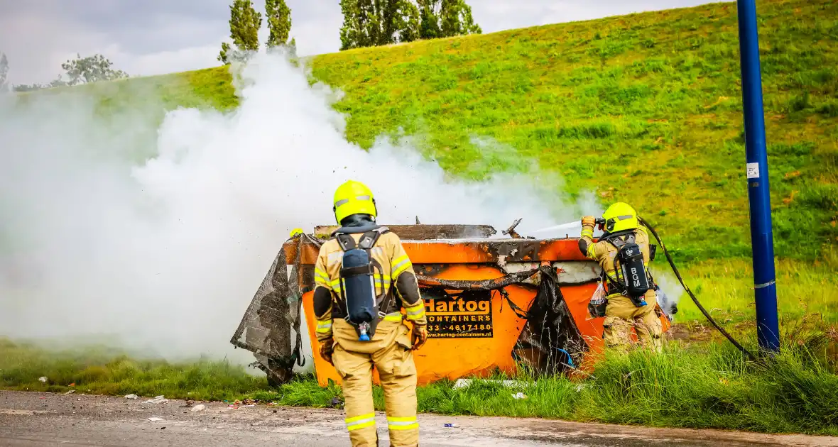 Bouwcontainer in brand gestoken - Foto 7