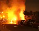 Drie voertuigen verwoest door vlammenzee