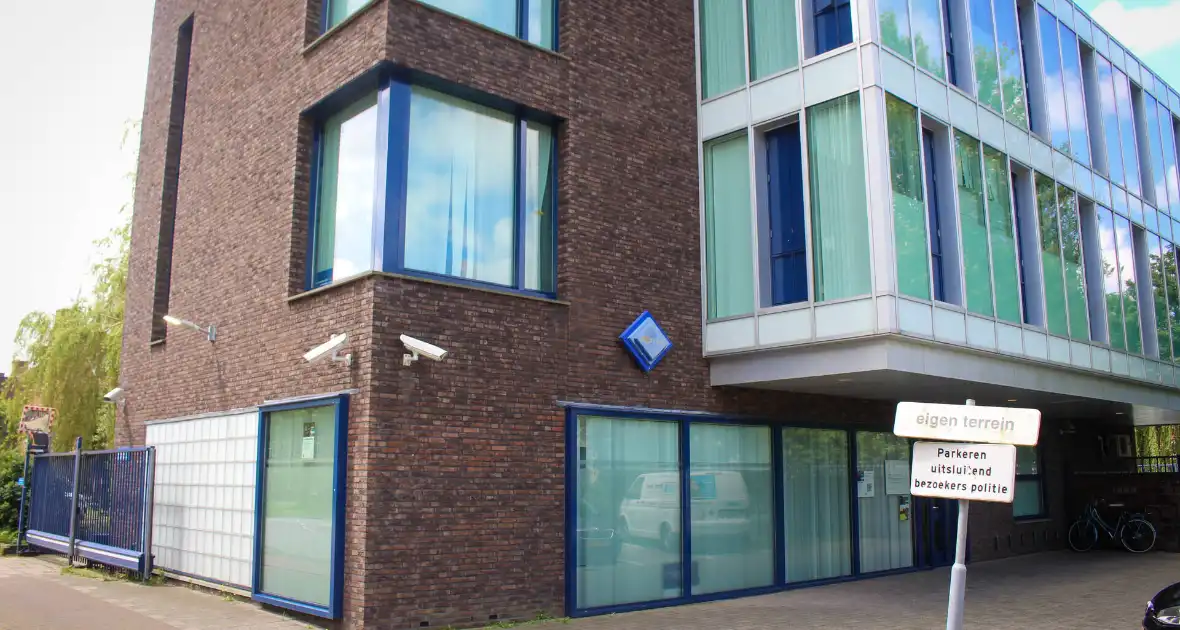 Drie politiebureaus in Leiden voor 24 uur gesloten - Foto 4