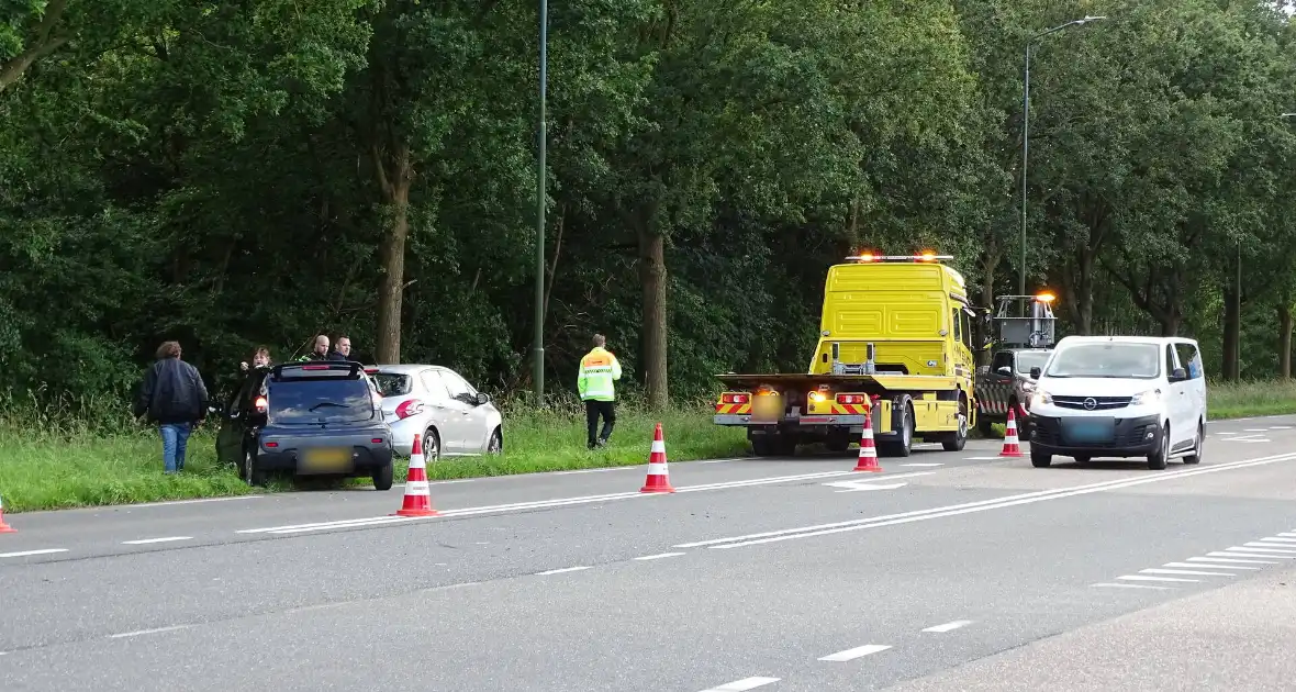 Auto beschadigd na aanrijding op kruising - Foto 11