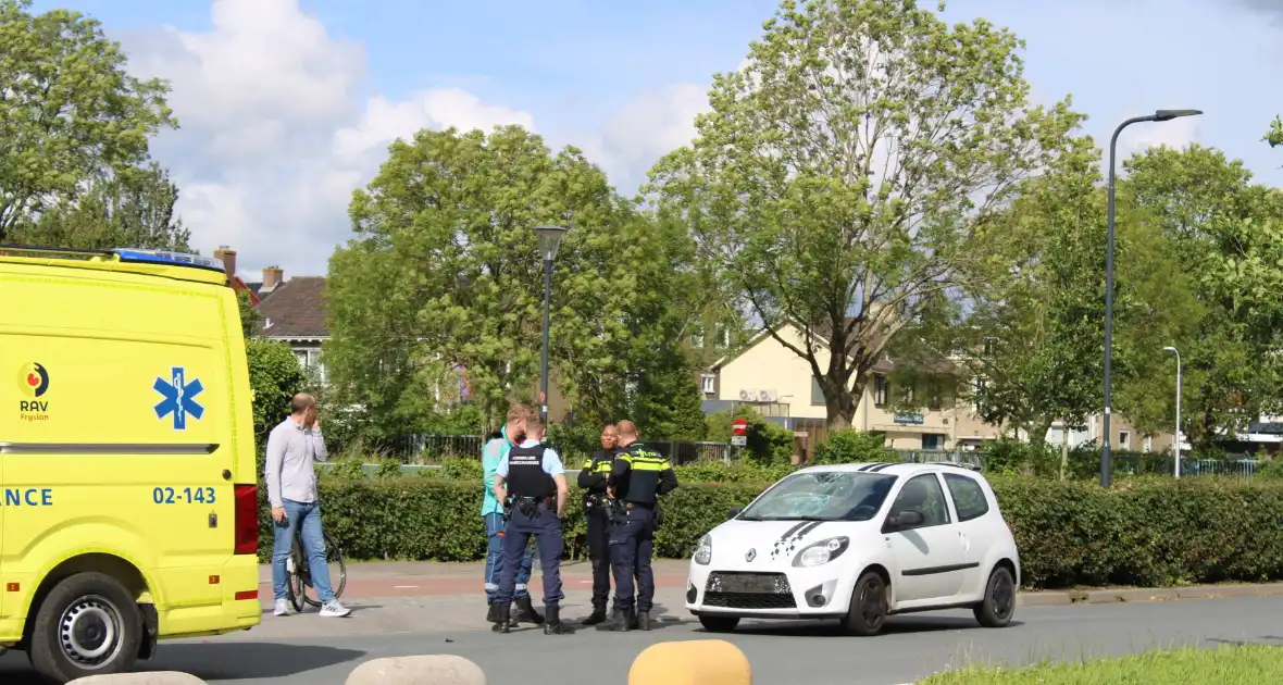 Fietser geschept door auto met barst in ruit als gevolg - Foto 5