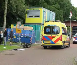 Persoon hard ten val na aanrijding met bestelbus