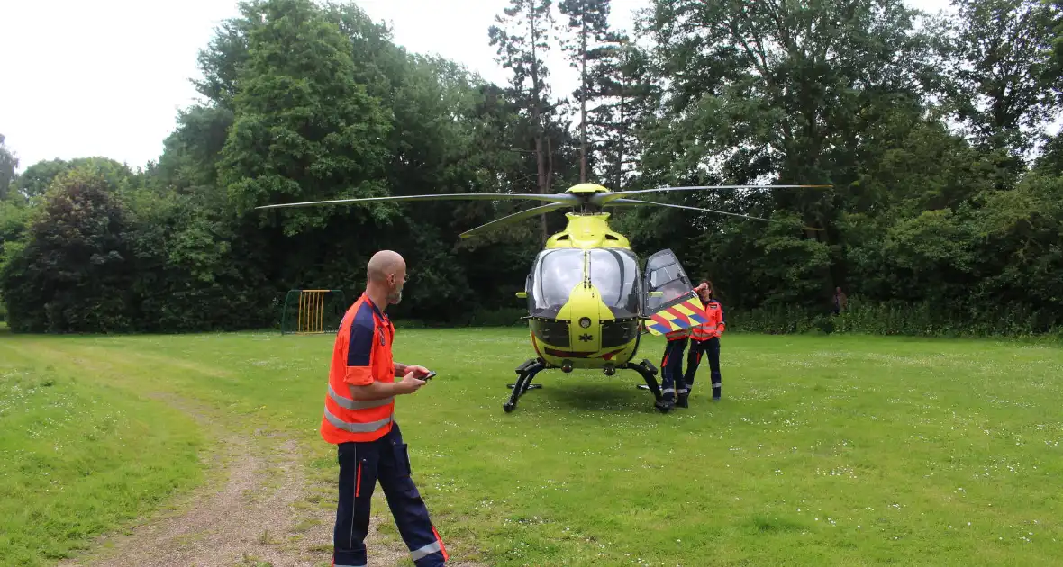 Persoon hard ten val na aanrijding met bestelbus - Foto 5