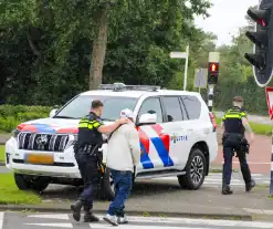 Personen worden aangehouden, auto onderzocht