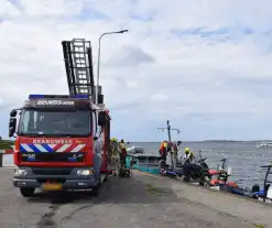 KNRM en brandweer ingezet voor lekkend vaartuig