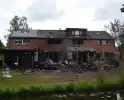 Grote schade zichtbaar aan meerdere woningen na brand