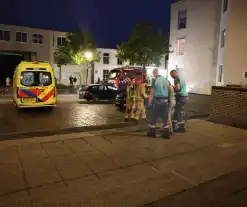 Bewoner gooit brandende stoel naar buiten om erger te voorkomen