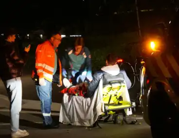 Twee fietsers met elkaar in botsing een gewond
