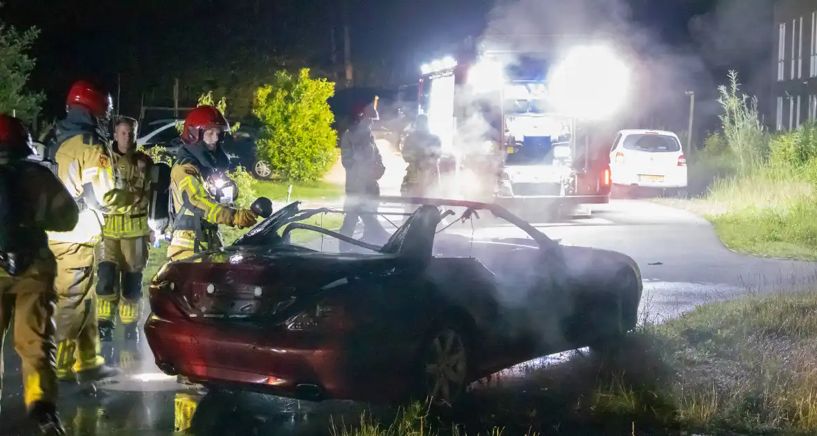 Cabriolet gaat in vlammen op