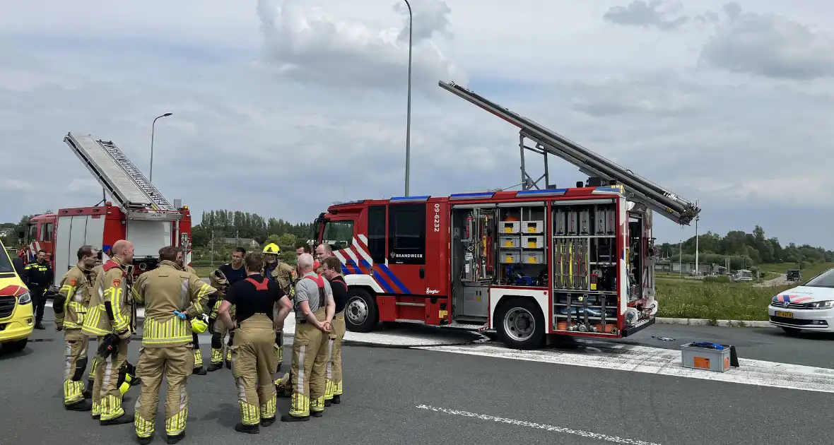 Auto te water na frontale aanrijding met vrachtwagen - Foto 2