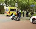 Scooterrijder hard ten val na ongeval met auto