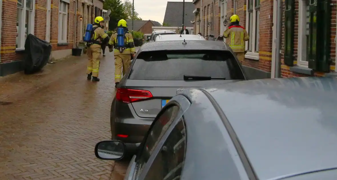 Brandweer aanwezig voor koolmonoxide melding in woonhuis - Foto 1