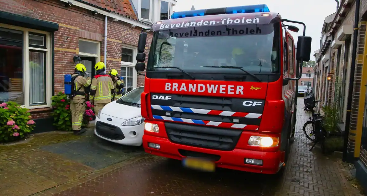 Brandweer aanwezig voor koolmonoxide melding in woonhuis - Foto 2