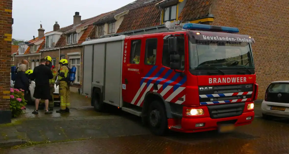 Brandweer aanwezig voor koolmonoxide melding in woonhuis - Foto 4