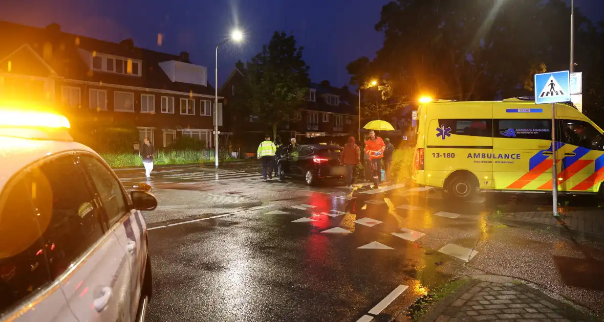 Fietser en automobilist botsen