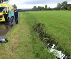 Motorrijder belandt in sloot