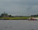 Opvarende zeilboot gewond bij botsing tegen spoorbrug