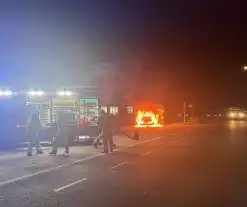 Bestelbus volledig vernield door brand