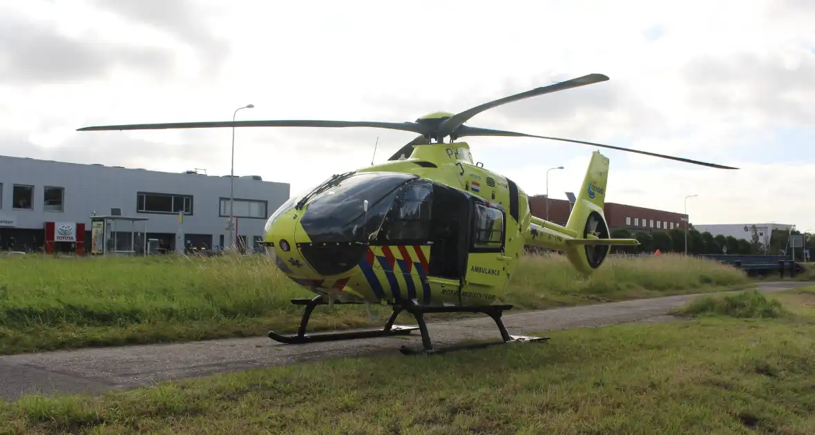 Traumahelikopter geland voor noodsituatie - Foto 2