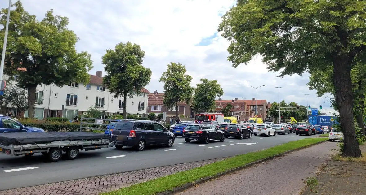 Traumahelikopter landt midden op kruising - Foto 1