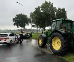 Tractor en personenauto klappen op elkaar