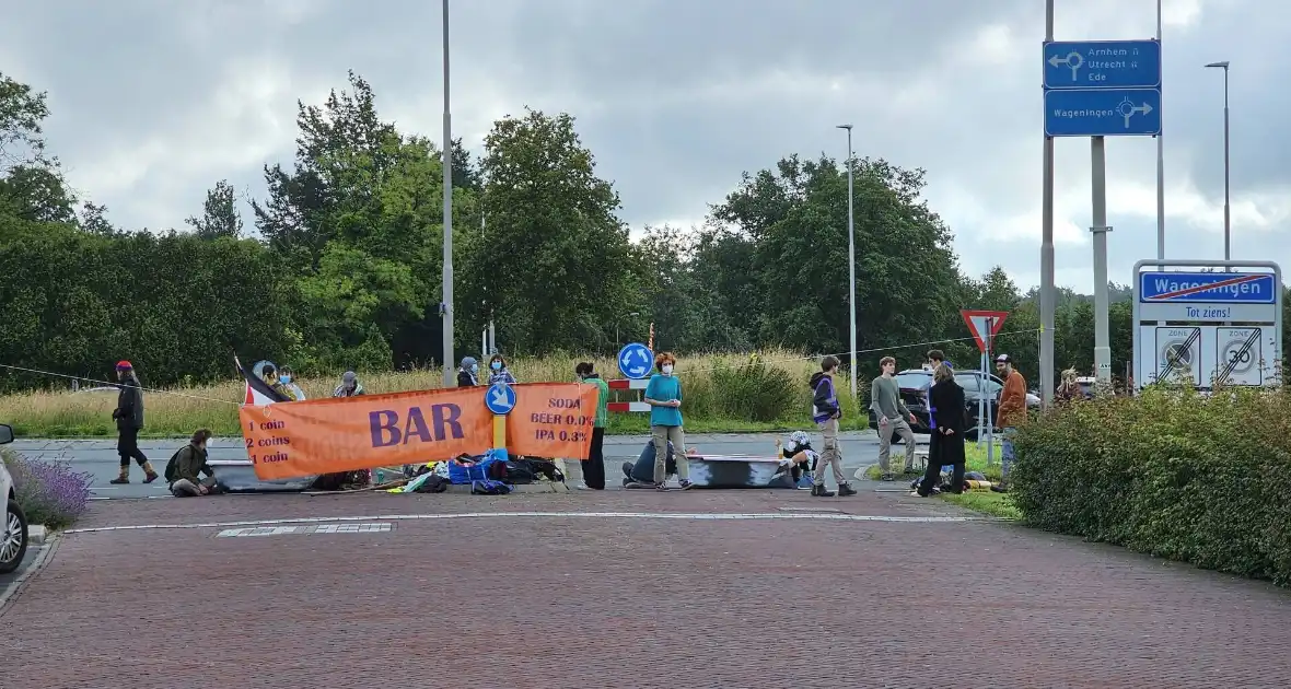 Pro-Palestina demonstranten blokkeren toegang tot campus - Foto 5